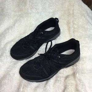 Black Tennis Shoes